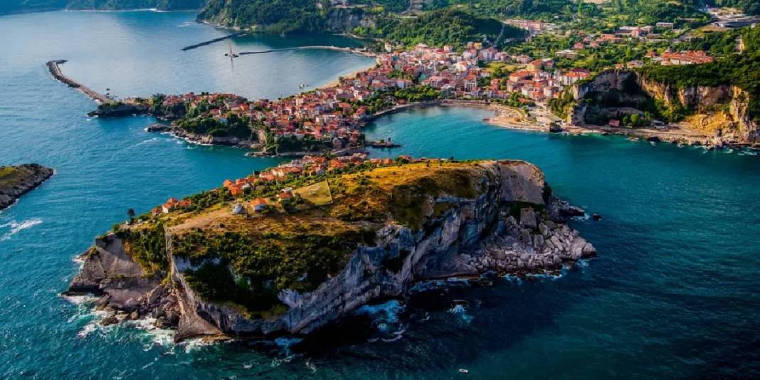 Dar sokakları, pastel renkli evleri, tazecik balıkları… Dünyanın akın ettiği bölge: Türkiye’nin yeni cenneti… 1